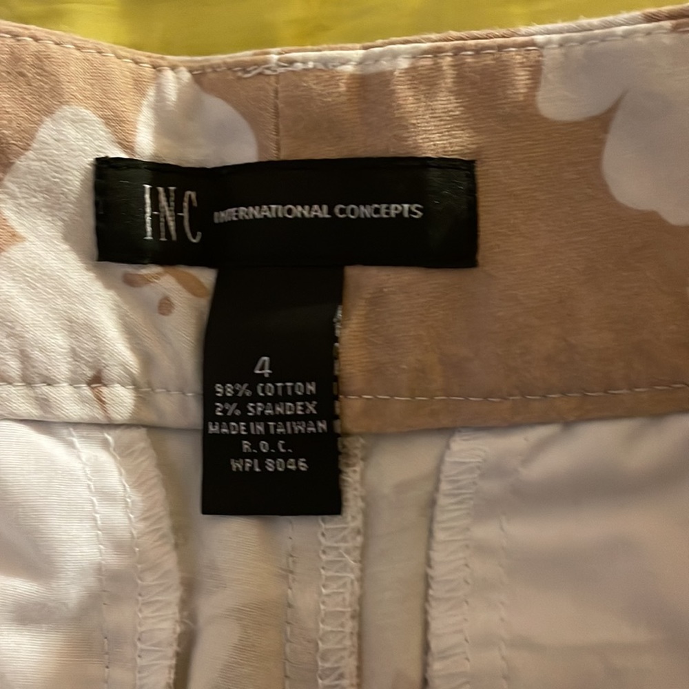 INC shorts - Picture 3 of 5